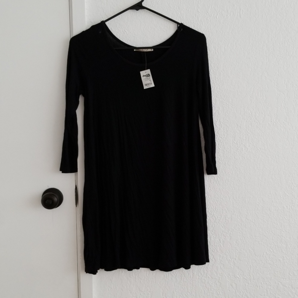 Black long sleeve tee